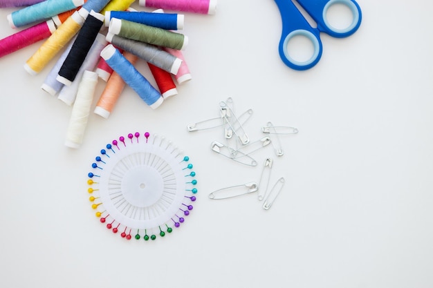 Набор для вышивки с нитками и схемой